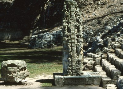 Copán, Estela N, lado oeste, Período Clásico Tardío, 764 d.C. de Mayan